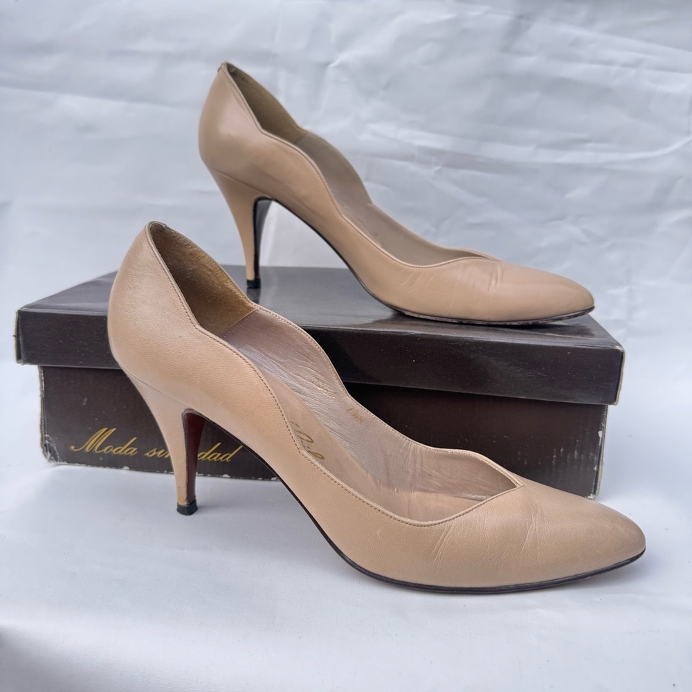 Roberto girl // vintage taupe leather scalloped pointed toe heels size 7.5aa